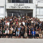 Foto de familia de las 160 ex internas, durante la celebración de los 50 años, en Bembibre.