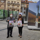 Javier Carrera y Elena Bailez durante la presentación de la campaña de bonos de consumo. A. R.