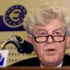 El presidente del Banco Central Europeo, Wim Duisenberg, durante una rueda de prensa