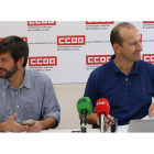 Ernesto Angulo y Juan Carlos Hernández, de Comisiones Obreras, ayer en su rueda de prensa. ICAL