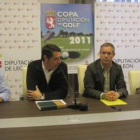 López de Benito, junto a los responsables del torneo.