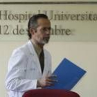 El subdirector médico del hospital, Javier Lareo, ofreció ayer una rueda de prensa