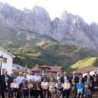 Foto de familia de los 34 matrimonios de más de 50 años casados