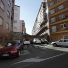 La calle José Belinchón se corta con un muro de hormigón que impide volver a la calle de la Serna.