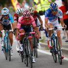 Nairo Quintana y sus acompañantes en plena ofensiva durante la penúltima etapa del Giro.