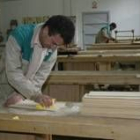 Los alumnos de los cursos podrán aprender trabajos de carpintería y fontanería entre otros