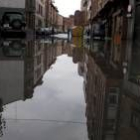 El agua tomó varias calles, como esta de San Pedro, en la capital