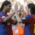La compenetración entre Ronaldinho y Messi volvió a hacer disfrutar al Camp Nou