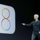 El CEO de Apple, Tim Cook, en la presentación del sistema operativo iOS8, el pasado junio en San Francisco.