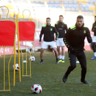 El delantero canario Aridane Santana, durante un entrenamiento con la Cultural. FERNANDO OTERO