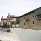 Una de las calles de Hospital de Órbigo, donde se encuentra la casona de Sierra Pambley.