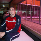 Chris Mortellaro posa en el interior del Musac.