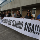 No fueron demasiados los seguidores que acudieron ayer a la convocatoria para apoyar a Claudio y pedir su continuidad.
