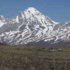 Vista del macizo de Peña Ubiña, en Babia.