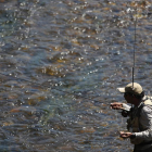 La temporada de pesca en León levantará el telón el próximo 27 de marzo. JESÚS F. SALVADORES