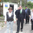 Monteserín y Silván, junto a la central de Telefónica.