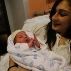 Ángela posa con su hijo, Enzo.