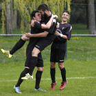 Los jugadores ejidenses celebran uno de sus goles. FERNANDO OTERO