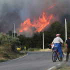 El incendio de Bárcena de la Abadía, en la tarde del 12 de septiembre de 2016. ANA F. BARREDO