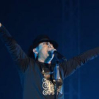 Un instante del concierto que el grupo gaditano El Barrio ofreció ayer en el León Arena.