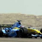 Fernando Alonso, en el transcurso de la sesión de ayer, en la pista del circuito de Bahrein