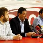 Álvaro Lora, Lisandro García de la Viuda y Tino Rodríguez, ayer en León. MARCIANO