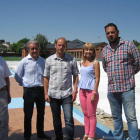 La alcaldesa, con los representantes de las empresas.