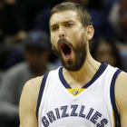 Marc Gasol celebra la victoria de Memphis ante Golden State.