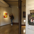 Fotos, portadas de prensa e imágenes componen un relato visual sobre la violencia etarra y la resistencia cívica. FERNANDO OTERO