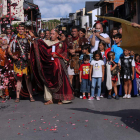 Bienvenida al César con baile de las alas de Isis en su honor a la altura del barrio de San Roque ayer por la tarde .