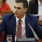 Sánchez, en la reunión de su grupo parlamentario en el Congreso. SERGIO BARRENECHEA