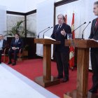 Íñigo de la Serna y Juan Vicente Herrera, ayer, en la comparecencia conjunta en la sede de la Junta en Valladolid. NACHO GALLEGO/EFE