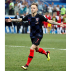 Ivan Rakitic celebra el pase de Croacia tras marcar el último penalti de la tanda. KIKO HUESCA
