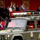 Efectivos de la Unidad Militar de Emergencias en el momento del paso por la tribuna de autoridades