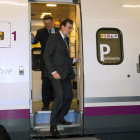 Rajoy baja ayer del AVE que le retuvo 20 minutos en Sagunto por problemas técnicos. D. CASTELLÓ