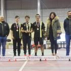 Foto de familia tras la competición y a la derecha los triunfadores de la categoría masculina junto a Ana Beatriz Marcos. INLINE FREESTYLE FPCYL