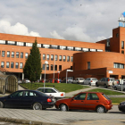 El exterior del Hospital del Bierzo, en imagen de archivo.
