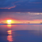 Ver un atardecer en el salar es una de esas imágenes que se quedan grabadas en la retina. FLECHA