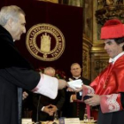 Aznar fue investido doctor honoris causa en la Universidad Católica de Murcia.