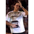 Federer no pudo contener las lágrimas al recibir el trofeo de Rod Laver
