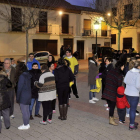 Los vecinos de Ossa de Montiel en una plaza.