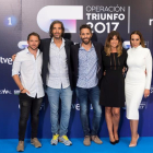 El presentador de televisión, Roberto Leal (c); el jurado de "Operación Triunfo 2017", Manuel Martos (i), Joe Pérez Orive (2i) y Monica Naranjo (d); y la directora, Noemí Galera (2d); durante la presentación del concurso de talento musical.