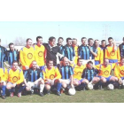 Campeonato de España disputado por Juristas de León en Valencia en el año 2004 (izquierda) y debut oficial del equipo en el Antonio Amilivia (León 1-1 Valladolid). DL