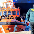 Salvamento Marítimo ha rescatado hoy a 157 inmigrantes a bordo de siete pateras en el Estrecho, que han sido trasladados al Puerto de Tarifa