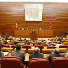 Fotografía de archivo de uno de los plenos celebrados en el nuevo edificio de las Cortes de Castilla y León en Valladolid.