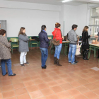 Imagen de archivo de una mesa electoral en Ponferrada durante una votación.