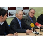 Julio Álvarez, Domingo Cueto, Emilio de la Puente y Miguel Ángel González después de la reunión.