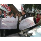 Los padres y los representantes políticos y sindicales se concentraron de nuevo a las puertas de La