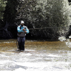 Las aguas del río Órbigo son de las más demandadas como escenario para la pesca. MARCIANO PÉREZ