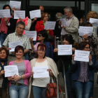 Un grupo de trabajadores de los juzgados de León volvieron a concentrarse en contra de la reforma de Gallardón.